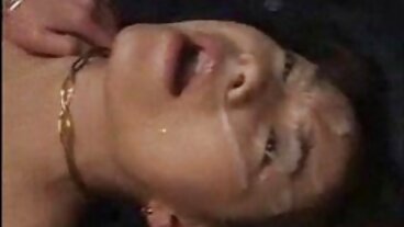 굉장한 POV 립 서비스를 위한 풀 페이셜