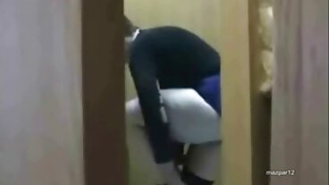 Lia Lor를 위해 마른 10 개의 백 자지를 빠는 것은 노력이 없습니다.