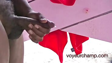 POV 댕글러 랭글러 shalina는 남근 및 69를 배출합니다.