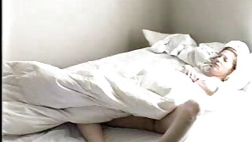 빨간 머리 요정의 아름다운 가슴이 애무