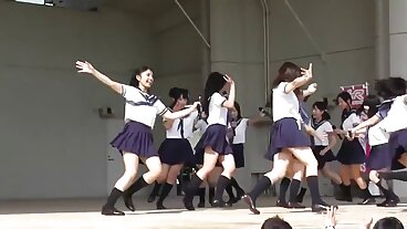 금발의 십대 Lightfairy와 DP 요가 운동