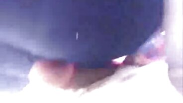가족 스트로크 불순종하는 이복 누이가 부엌 싱크대에 갇혀있는 동안 지배되고 좆되다.