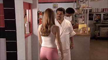 Stepsis는 stepbro에서 D를 받는 동안 카메라를 위해 미소 짓습니다.