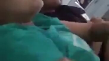 험악한 의붓 딸 브랜드 아버지 하십시오 그녀의 털이 많은 여성 성기